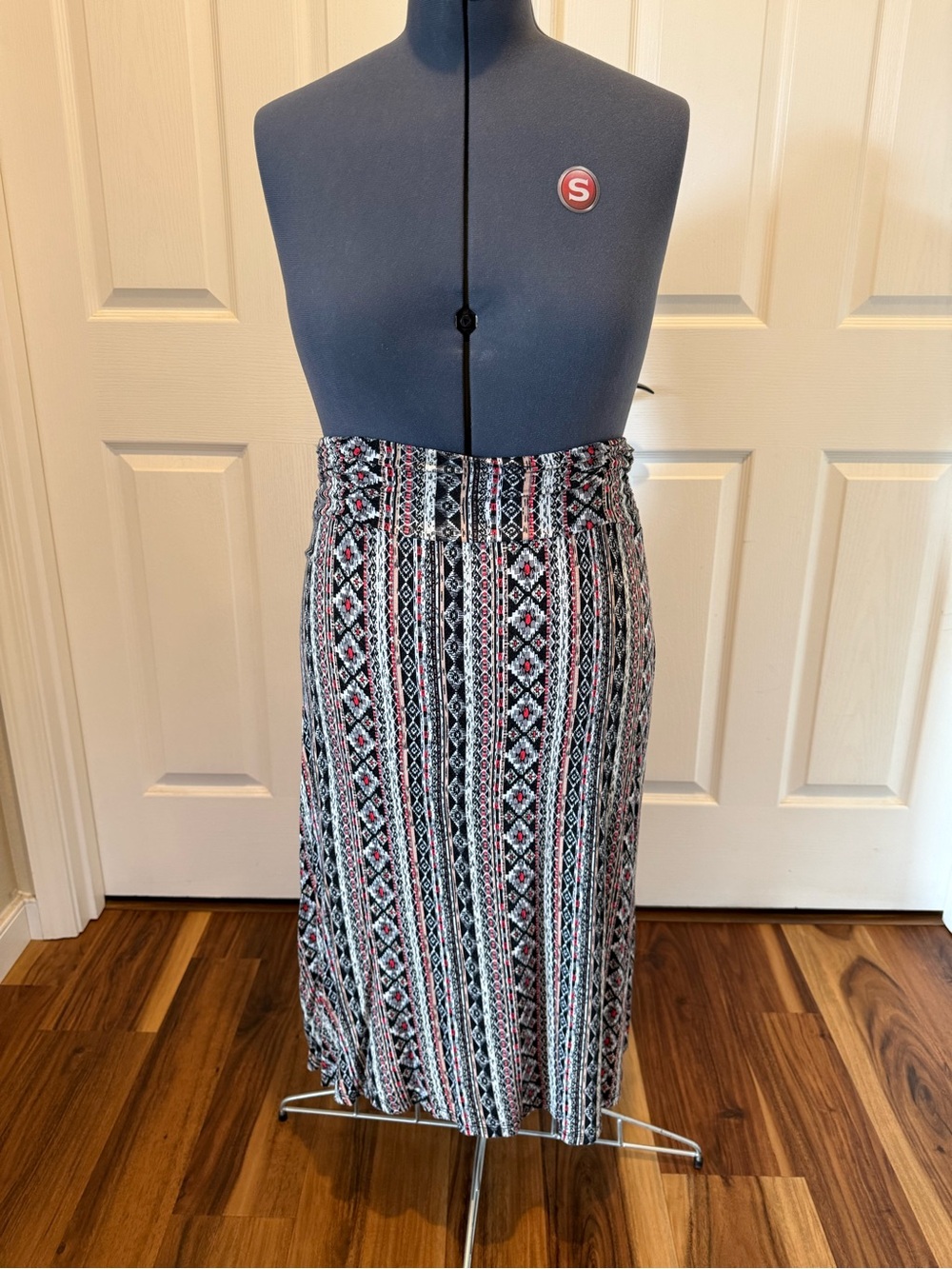 bobeau Black, White & Red Printed Midi Skirt